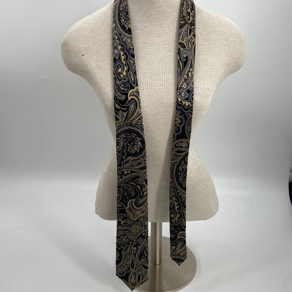 Geoffrey Beene silk patterned tie